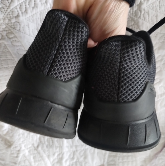 Adidas Men's Black and Gray Athletic Shoes 9.5 - Picture 4 of 10